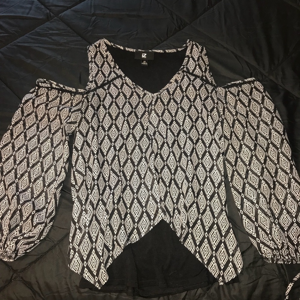 IZ Byer Xs blouse, open shoulder